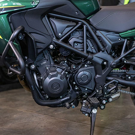 Мотоцикл Benelli TRK 502 (темно-зеленый глянцевый) 2026г.